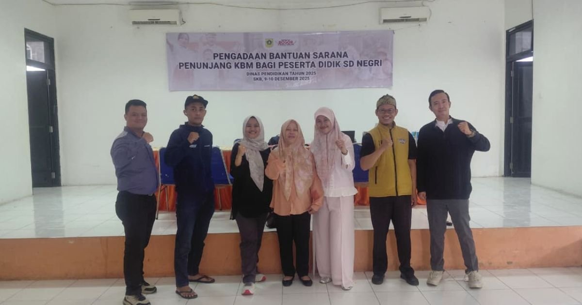 Komitmen Akses Pendidikan, Pemkab Bogor Berikan Perlengkapan Sekolah dan Bus Pelajar