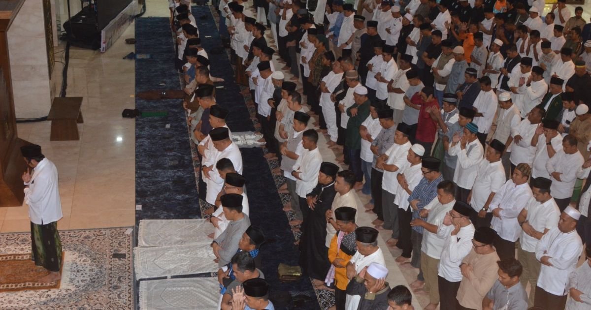 Bupati Bogor Rudy Susmanto Awali Refleksi Akhir Tahun dengan Salat Subuh Berjamaah di Masjid Raya Nurul Wathon