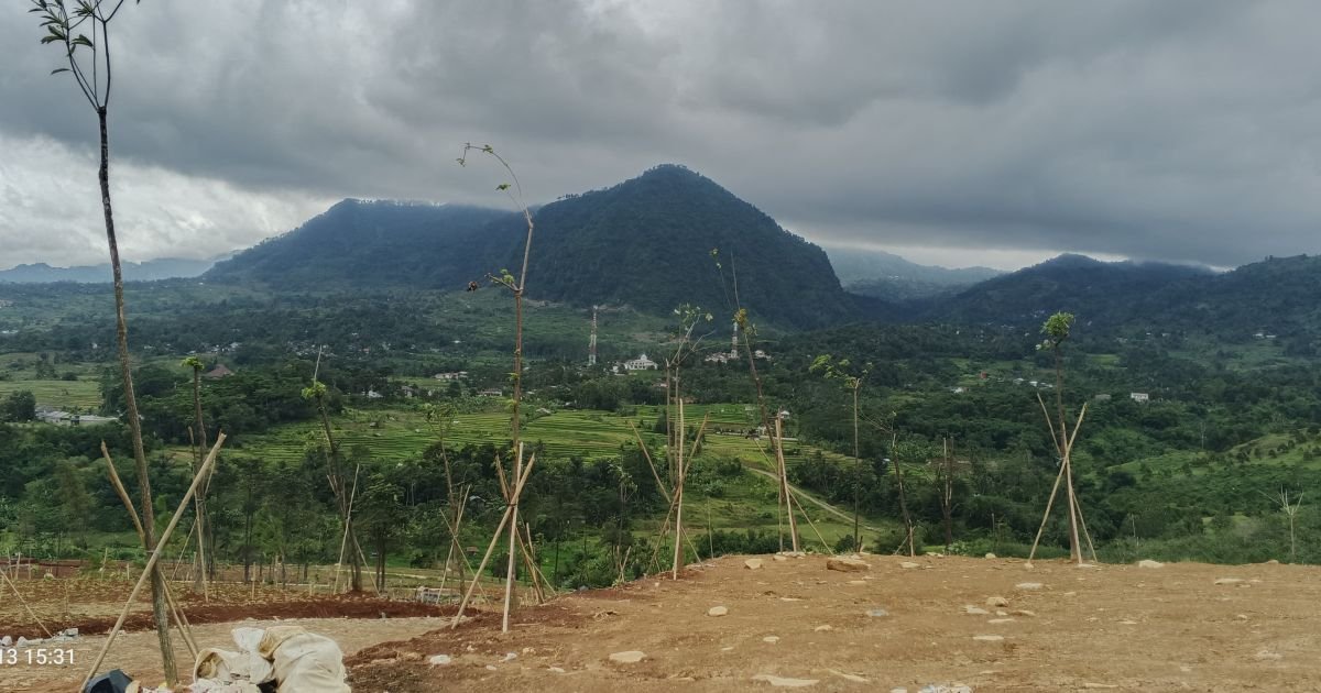 Ketika Hutan Dibabat dan Bukit Ditambang: Luka Bogor Timur, Air Mata KDM, dan Banjir yang Tak Terelakkan