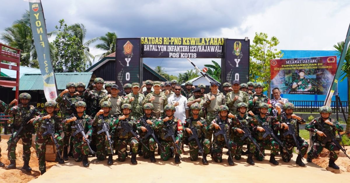 Semangat Pengabdian di Papua Selatan: Pangkogabwilhan III Letjen TNI Bambang Trisnohadi Tinjau Satgas Pamtas dan Bantu Masyarakat