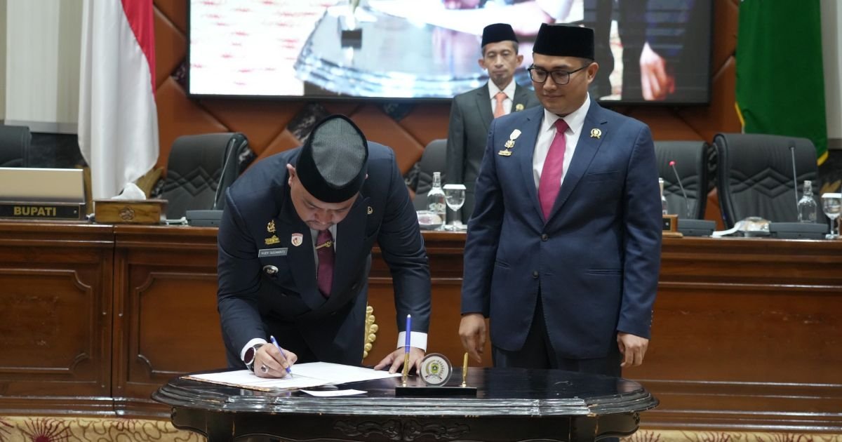 Dipimpin Sastra Winara, DPRD Kabupaten Bogor Gelar Paripurna Penyampaian LKPJ 2025