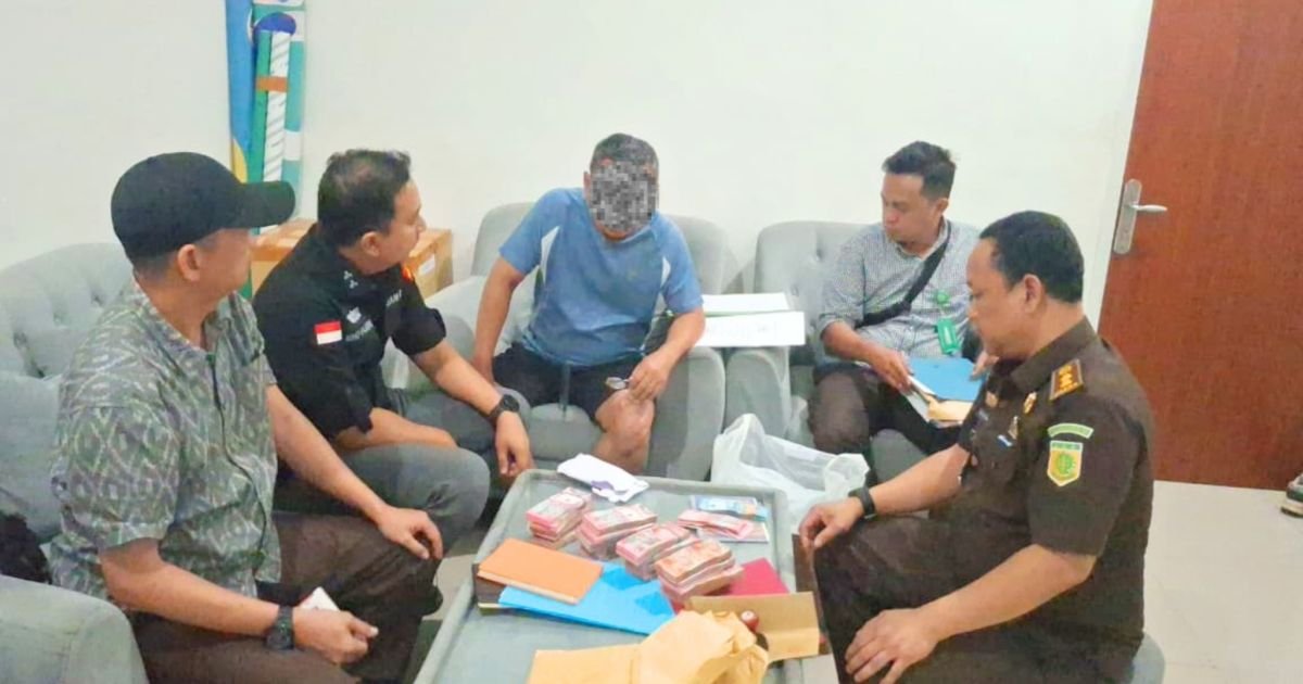 Tak Berkutik! Sarang Tikus Koruptor Sungai Lalan Digeledah, Duit dan Emas Disikat Penyidik