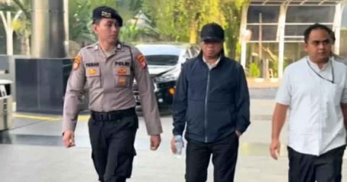 Panggung Kekuasaan Berakhir Tragis! Bupati Tulungagung Diamankan KPK Bersama 16 Orang