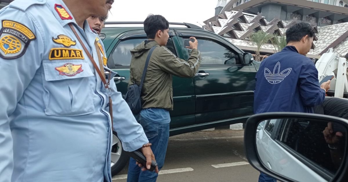 Penertiban Parkir Liar di Kawasan Pakansari: Dishub Kabupaten Bogor Derek 17 Kendaraan