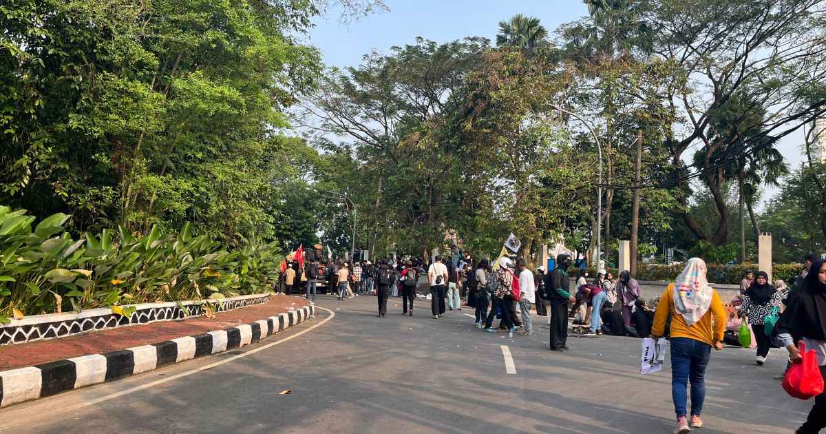 Aksi pembekuan yang digelar Aliansi Mahasiswa dan Masyarakat Sukajaya di Kabupaten Bogor memuat berbagai tuntutan terkait konflik lahan yang melibatkan warga dan PT Prima Mustika Candra (PMC).