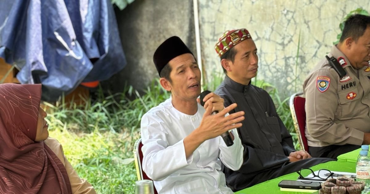 Reses di Karadenan, KH Achmad Yaudin Sogir Siap Kawal Perbaikan Jalan Rusak