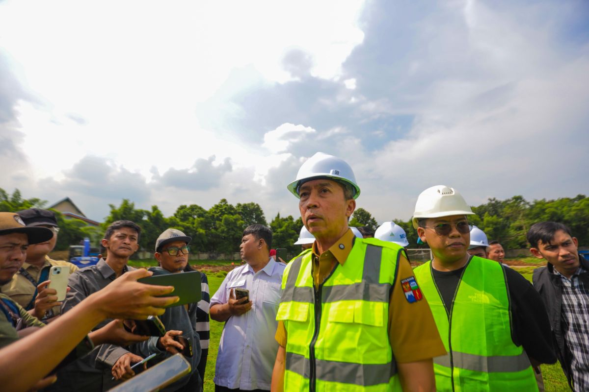 Dedie A. Rachim Tinjau Langsung Proyek Rehabilitasi Stadion Pajajaran Tahap I, Pastikan Prosedur dan Kualitas Pengerjaan Sesuai Standar